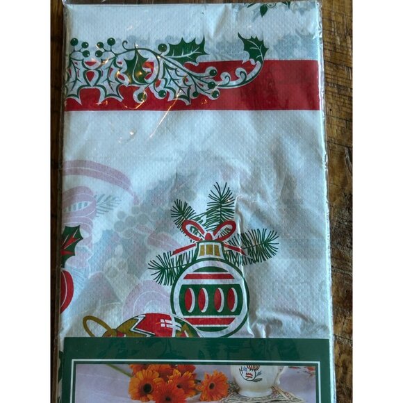 Vintage Christmas Tablecloth/Tree Skirt Durable Plastic Easy Care Holiday Red & - Picture 3 of 4